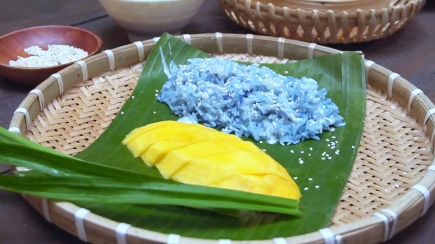 Xôi xoài hoa đậu biếc